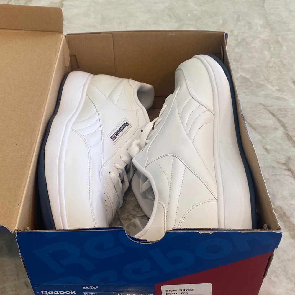 Men’s size 15
Reebok Classic Mens White Sneakers- Size 15 - Picture 4 of 5